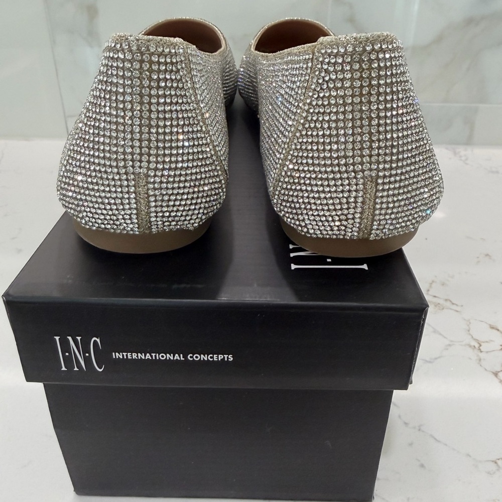 NEW ✨INC International Concepts Women's Sparkling Silver and Gold Tone Flats - Picture 5 of 8